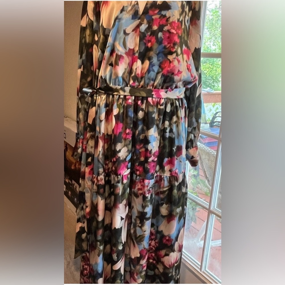 Anne Klein floral long sleeve silken dress. Gorgeous soft material